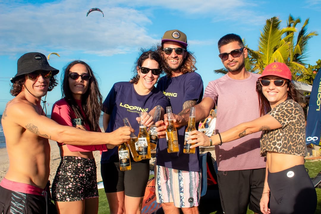Looping Kite School team at Praia do Preá